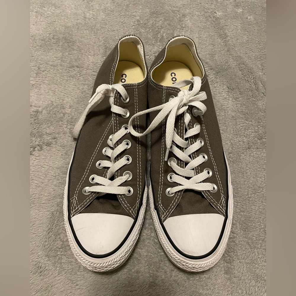 Like new condition men’s size 8.5 Converse All Star sneakers in dark gray